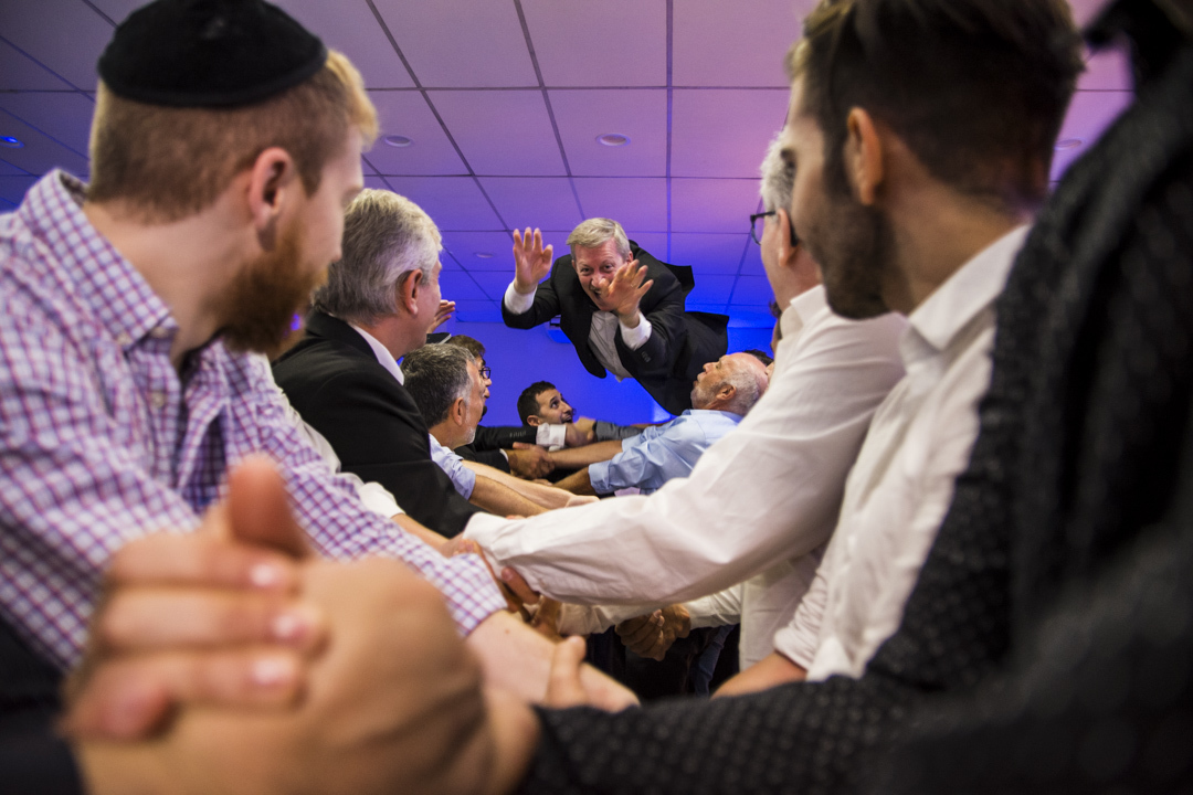 El padrino en el aire. El Lazo, 17 de Marzo de 2019. Marcos Pasquare. Fotógrafo de bodas.