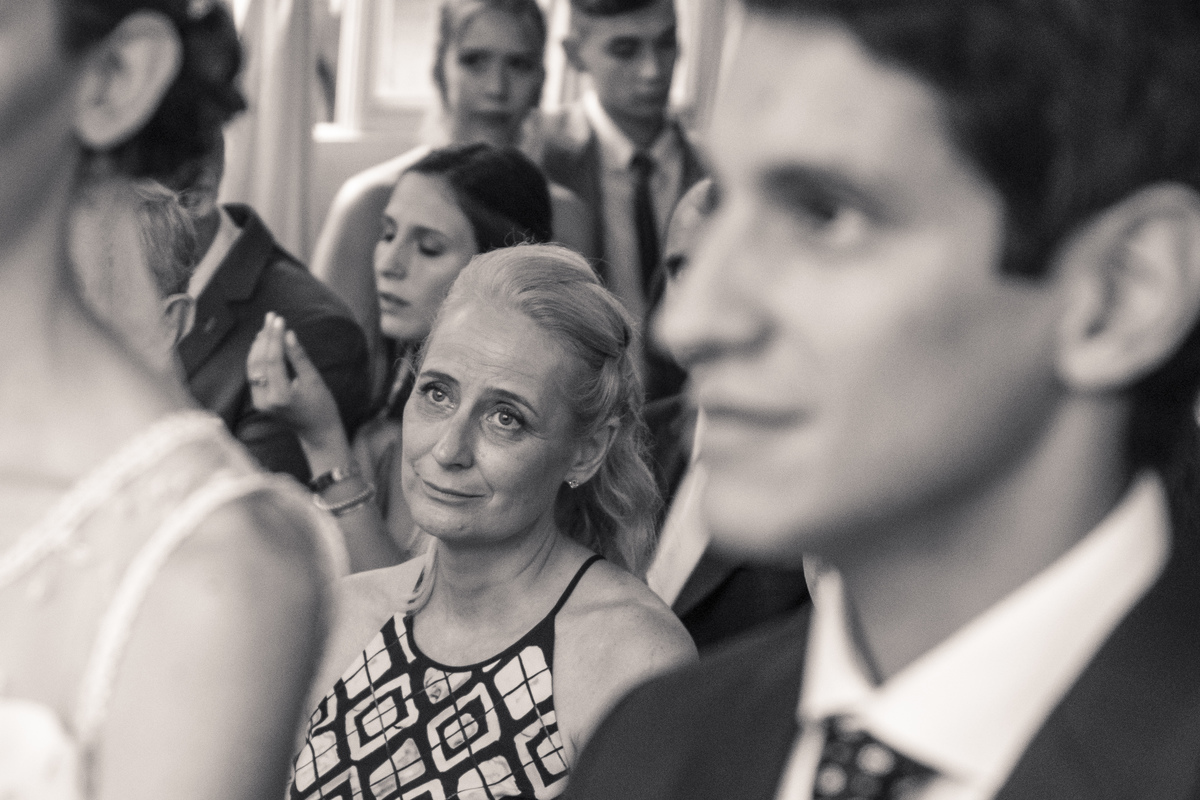  La mirada de la madre de la novia. Blanco y negro. La Celestina. Marcos Pasquare fotógrafo de bodas. Buenos Aires.
