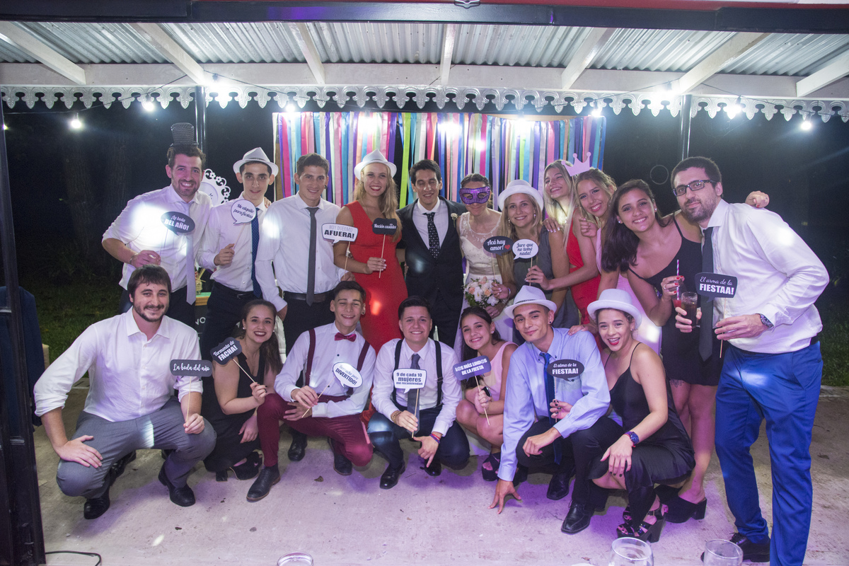 Amigos. La Celestina. Marcos Pasquare fotógrafo de bodas. Buenos Aires.