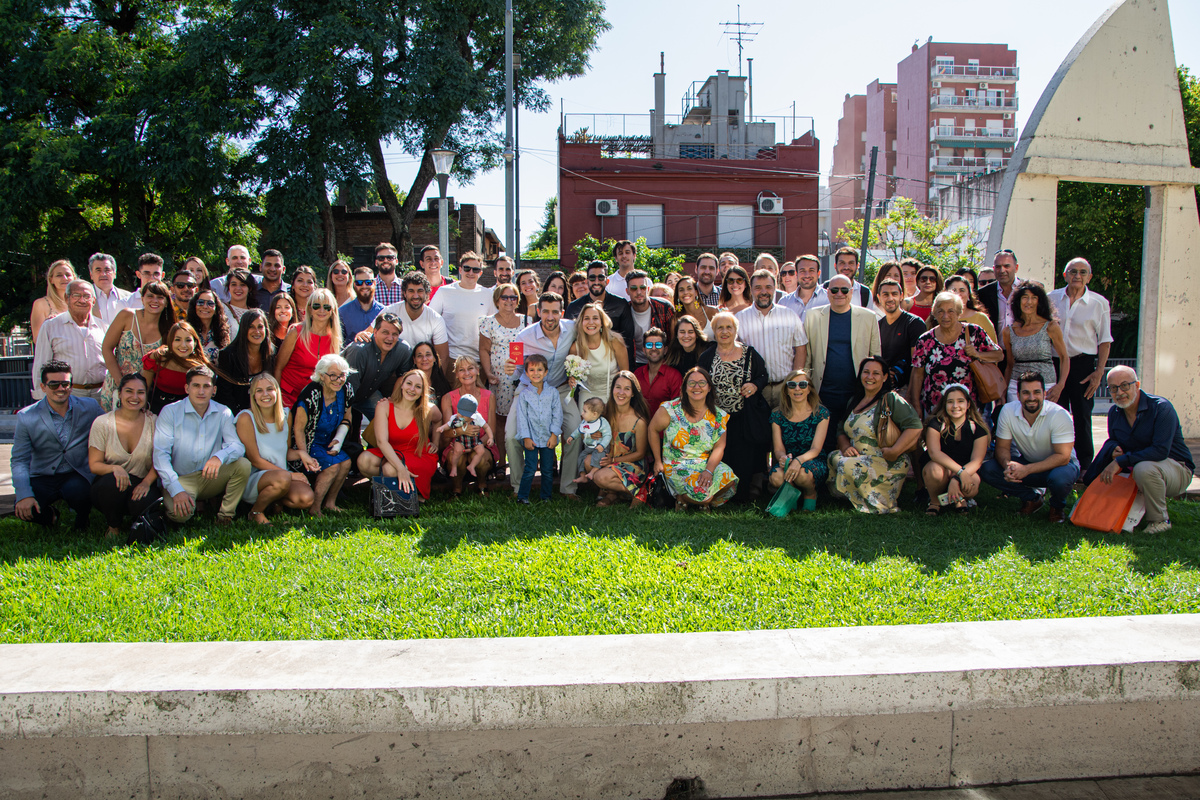 Un civil muy concurrido. Salida de los novios del registro civil. Marcos Pasquare fotógrafo de bodas