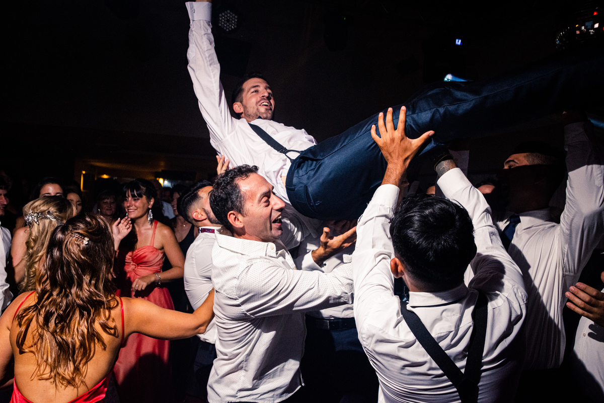 Subieron al novio. Marcos Pasquare fotógrafo de bodas. Nuñez, Caba .Liceo Naval. 
