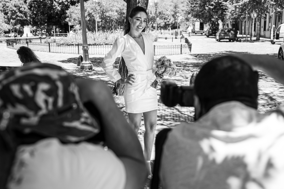 Karen, futura esposa de Pablo Duggan posa para los paparazzis