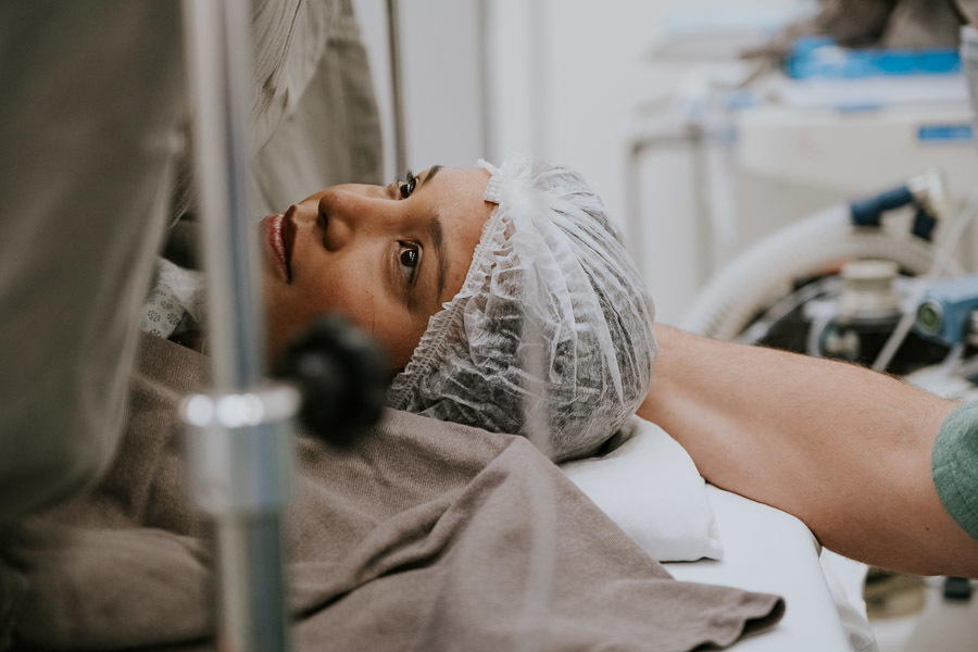 fotografia de parto de Carolina Yoem no Hospital Sepaco por Anderson Crepaldi Fotografia