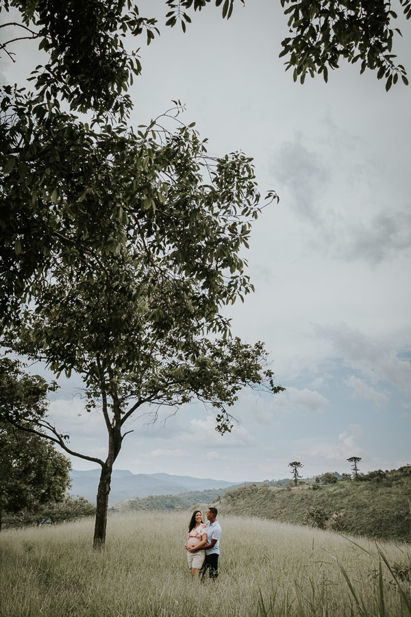 Ensaio fotográfico de grávida de Thamiris no Morro do Capuava, em Pirapora do Bom Jesus por Anderson Crepaldi Fotografia