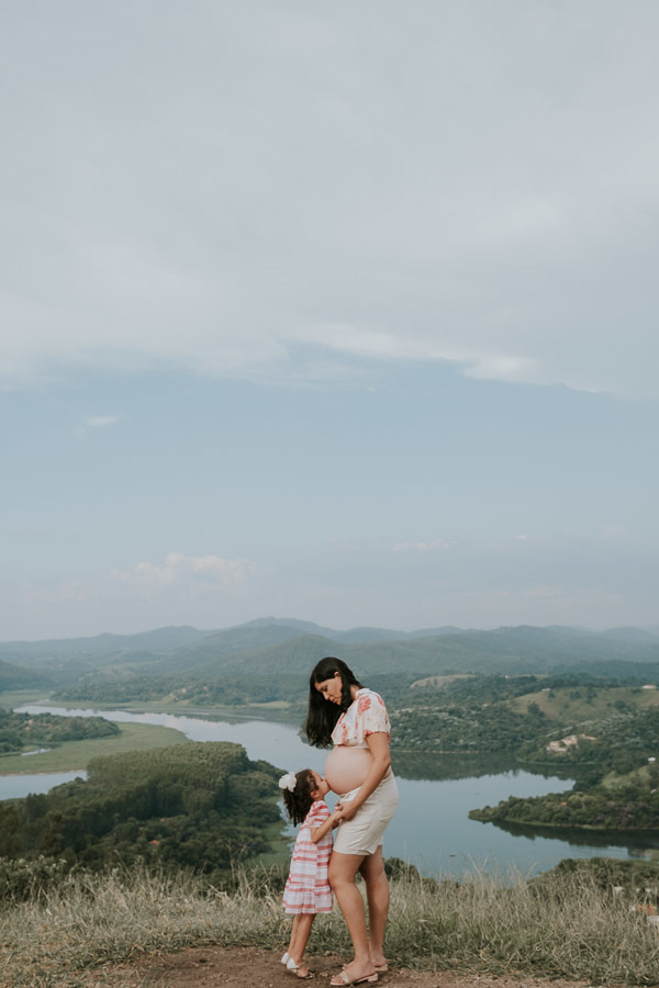 Ensaio fotográfico de grávida de Thamiris no Morro do Capuava, em Pirapora do Bom Jesus por Anderson Crepaldi Fotografia