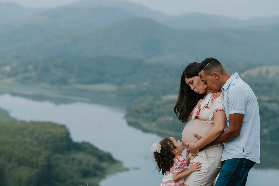 Ensaio fotográfico de grávida de Thamiris no Morro do Capuava, em Pirapora do Bom Jesus por Anderson Crepaldi Fotografia