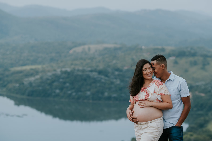 Ensaio fotográfico de grávida de Thamiris no Morro do Capuava, em Pirapora do Bom Jesus por Anderson Crepaldi Fotografia