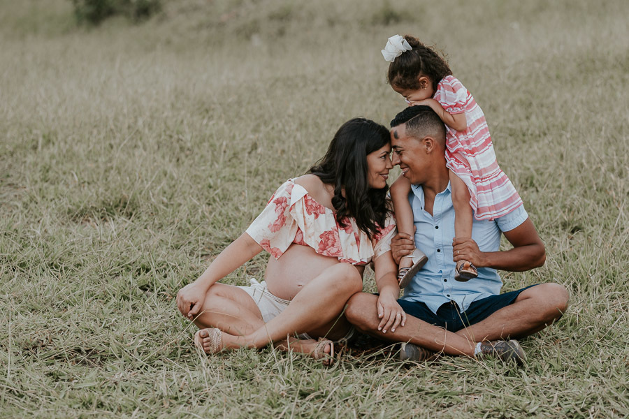 Ensaio fotográfico de grávida de Thamiris no Morro do Capuava, em Pirapora do Bom Jesus por Anderson Crepaldi Fotografia