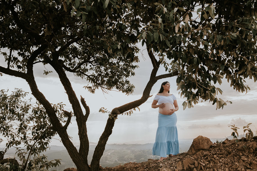 Ensaio fotográfico de grávida de Thamiris no Morro do Capuava, em Pirapora do Bom Jesus por Anderson Crepaldi Fotografia