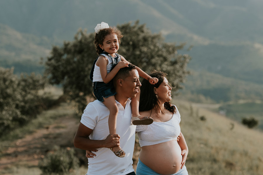 Ensaio fotográfico de grávida de Thamiris no Morro do Capuava, em Pirapora do Bom Jesus por Anderson Crepaldi Fotografia
