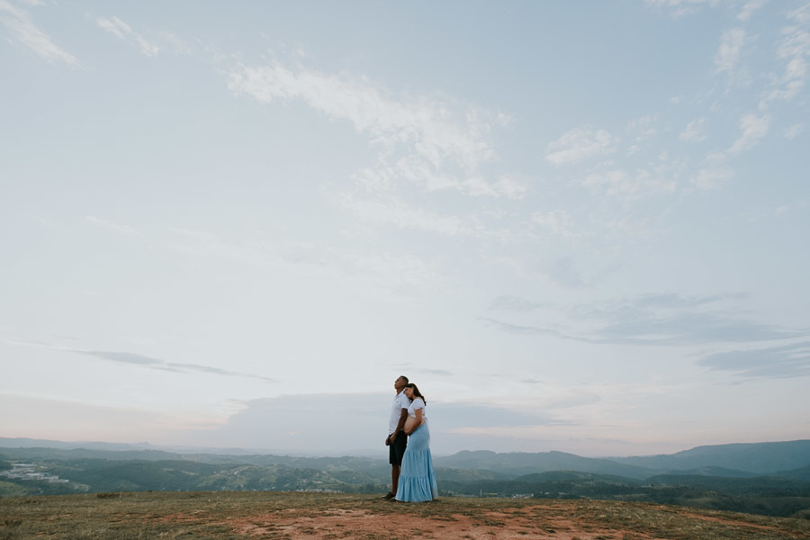 Ensaio fotográfico de grávida de Thamiris no Morro do Capuava, em Pirapora do Bom Jesus por Anderson Crepaldi Fotografia