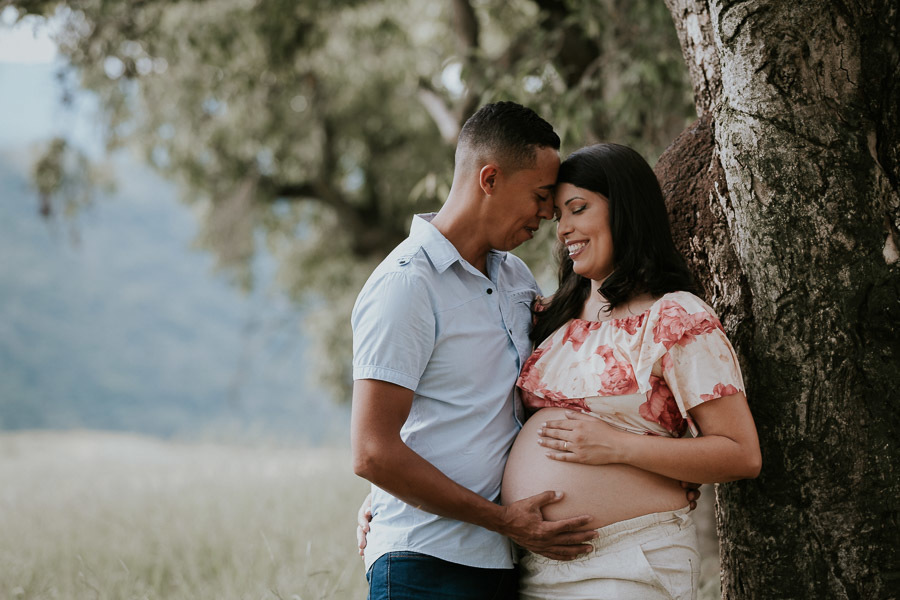 Ensaio fotográfico de grávida de Thamiris no Morro do Capuava, em Pirapora do Bom Jesus por Anderson Crepaldi Fotografia
