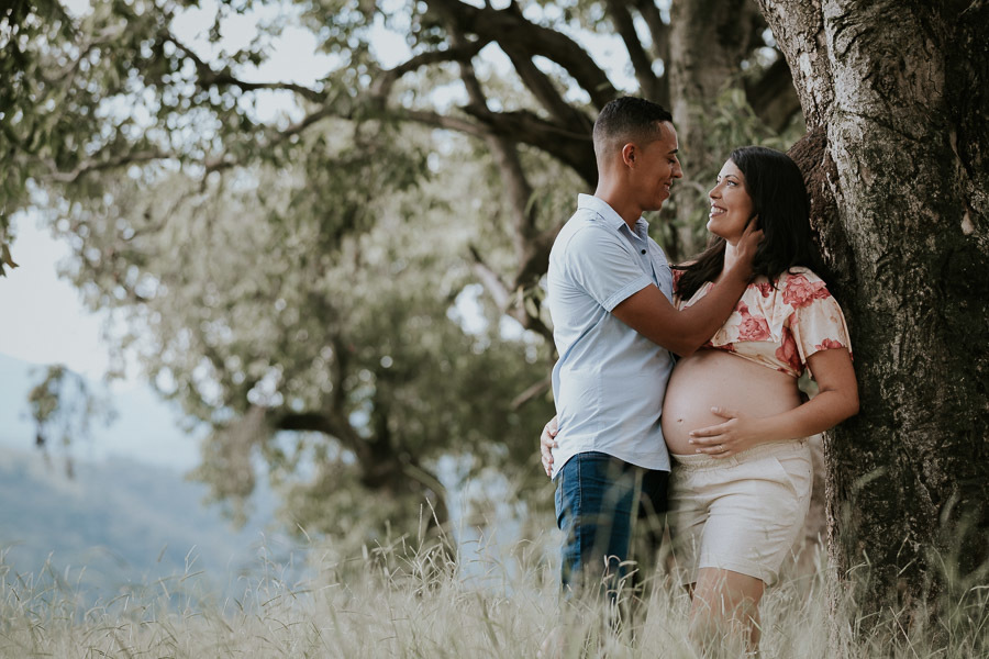 Ensaio fotográfico de grávida de Thamiris no Morro do Capuava, em Pirapora do Bom Jesus por Anderson Crepaldi Fotografia