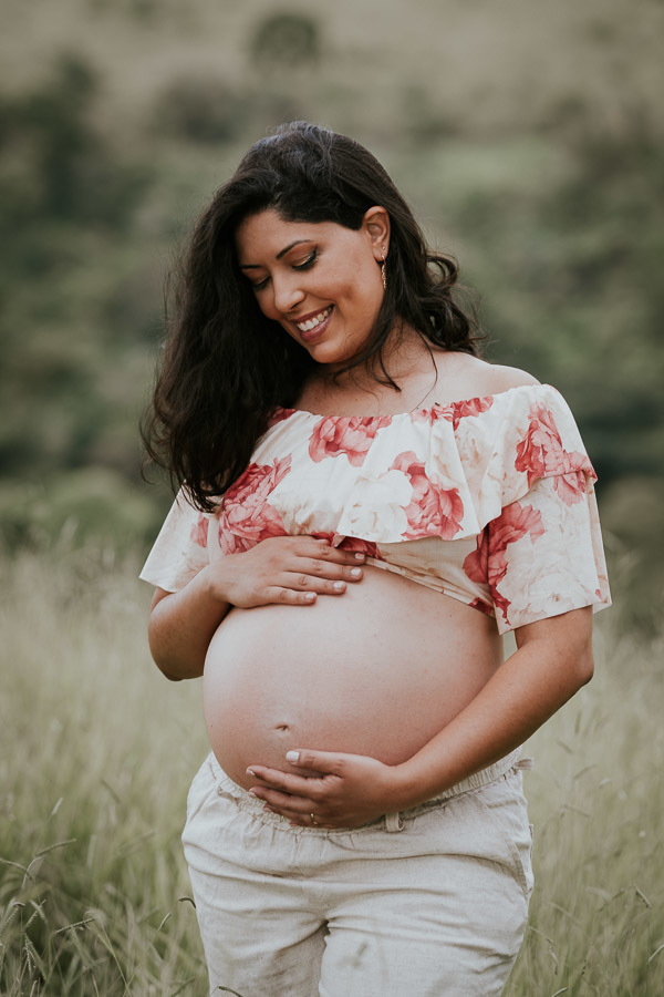 Ensaio fotográfico de grávida de Thamiris no Morro do Capuava, em Pirapora do Bom Jesus por Anderson Crepaldi Fotografia
