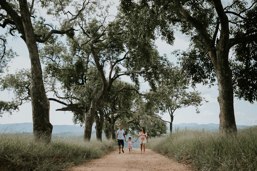 Ensaio fotográfico de grávida de Thamiris no Morro do Capuava, em Pirapora do Bom Jesus por Anderson Crepaldi Fotografia