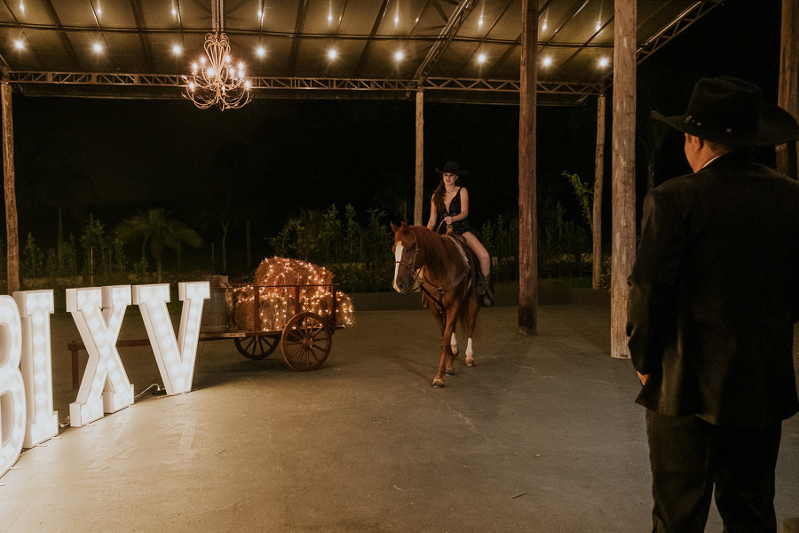 Festa de 15 anos debutante de Gabrielle no Espaço Boulevard em Jacareí por Anderson Crepaldi Fotografia