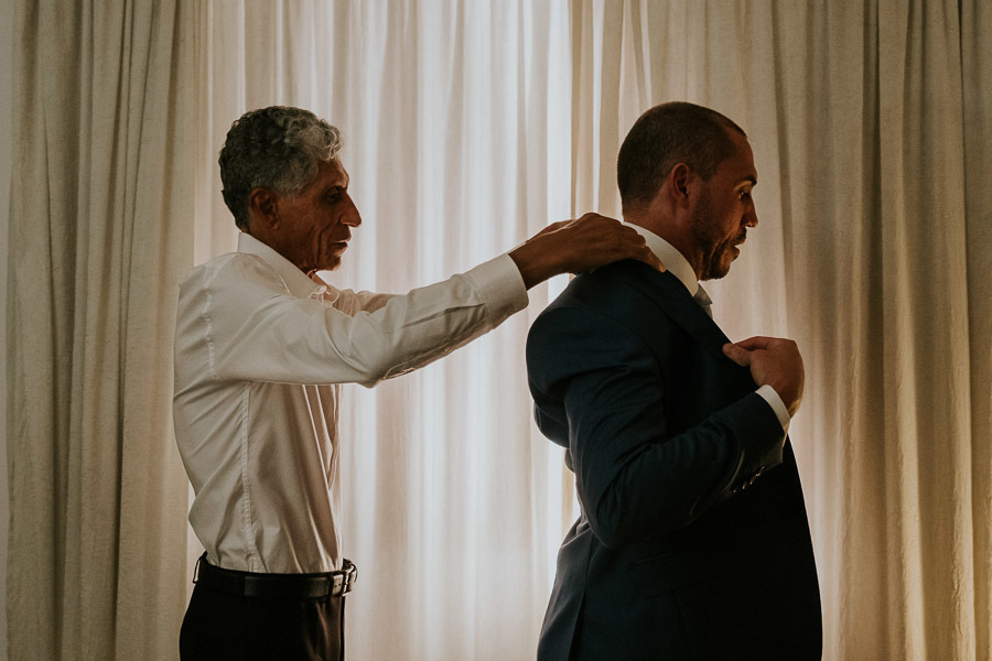 Making off do noivo Leonardo no Hotel Plaza Mayor por Anderson Crepaldi Fotografia