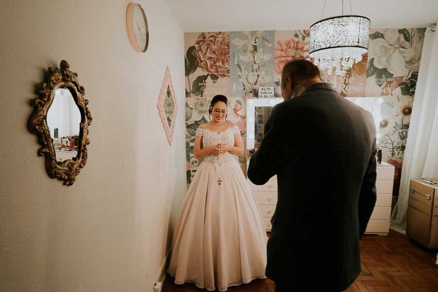 Noiva Camila no making off no salão Erika Okada por Anderson Crepaldi Fotografia