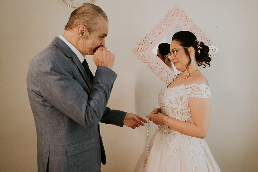 Noiva Camila no making off no salão Erika Okada por Anderson Crepaldi Fotografia