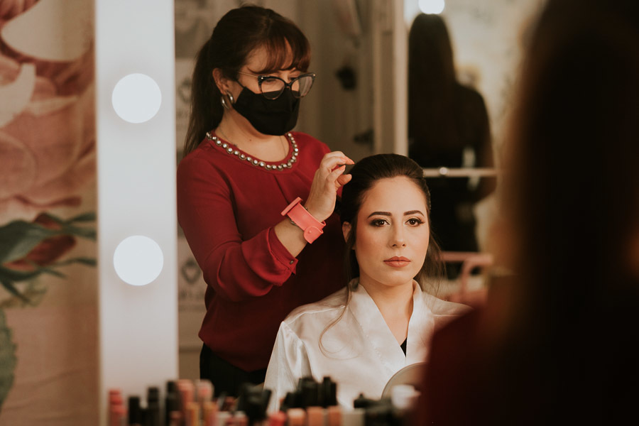 Noiva Camila no making off no salão Erika Okada por Anderson Crepaldi Fotografia