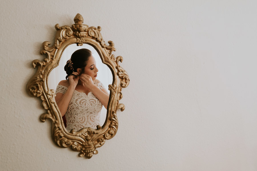 Noiva Camila no making off no salão Erika Okada por Anderson Crepaldi Fotografia