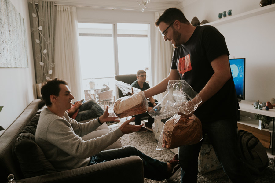 Making off noivo Rafael se arrumando em casa por Anderson Crepaldi Fotografia