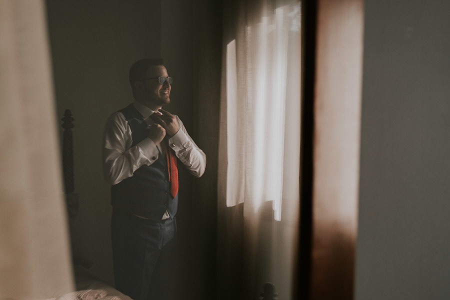 Making off noivo Rafael se arrumando em casa por Anderson Crepaldi Fotografia