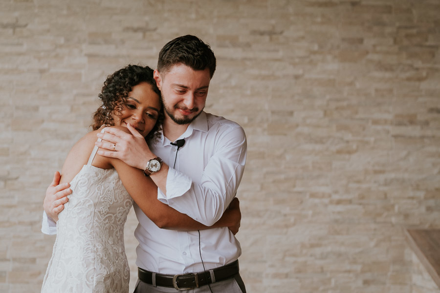Mini wedding no cartório de Registro Civil Barueri de Denyse e Everton em São Paulo por Anderson Crepaldi Fotografia