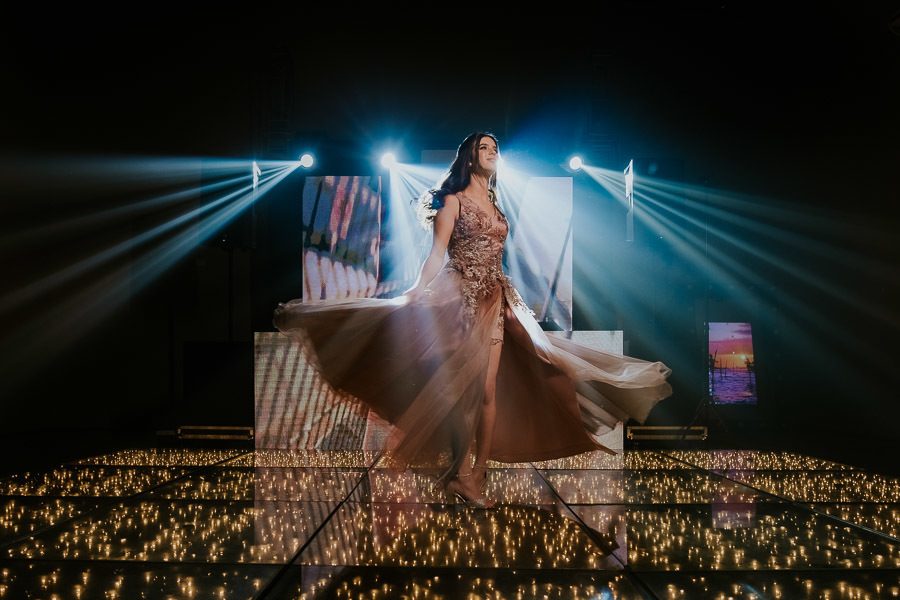 Festa debutante de 15 anos de Isabela no Buffet Momentto em São José dos Campos por Anderson Crepaldi Fotografia