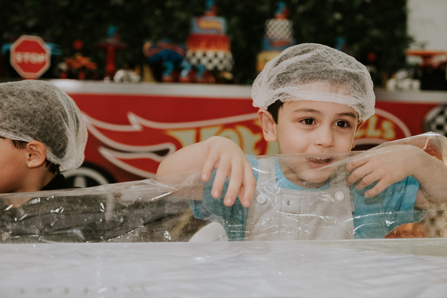 Festa de aniversário infantil com tema Hot Wheels do João e do Pedro no Espaço Artería em São Paulo por Anderson Crepaldi Fotografia