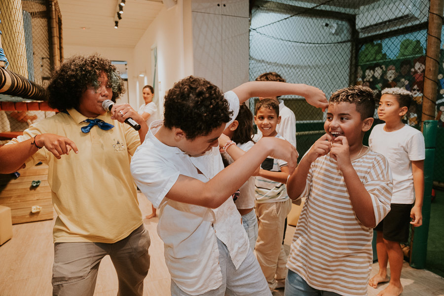 Festa de aniversário com tema arco íris no Buffet Vila Brincarte em São Paulo por Anderson Crepaldi Fotografia