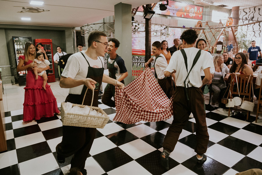 Festa de aniversário infantil com tema circo de Rafaela e Manuela no Buffet Villa safari, em Santo André por Anderson Crepaldi Fotografia