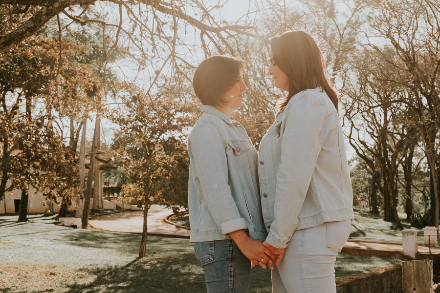 Ensaio Pré-wedding no campo de Talita e Camila na Fazenda Ipanema em Iperó - SP, por Anderson Crepaldi Fotografia