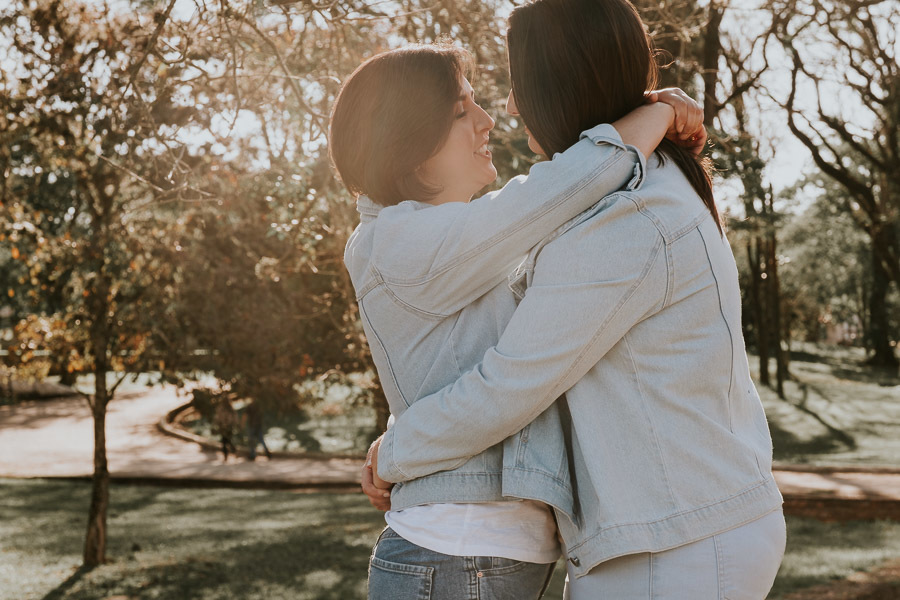 Ensaio Pré-wedding no campo de Talita e Camila na Fazenda Ipanema em Iperó - SP, por Anderson Crepaldi Fotografia