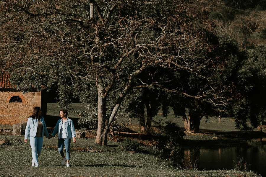 Ensaio Pré-wedding no campo de Talita e Camila na Fazenda Ipanema em Iperó - SP, por Anderson Crepaldi Fotografia