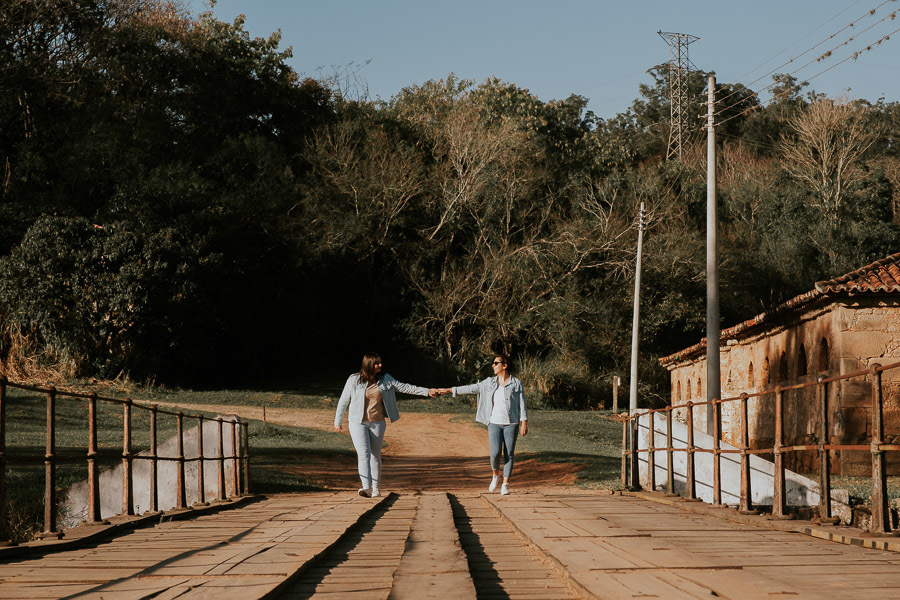 Ensaio Pré-wedding no campo de Talita e Camila na Fazenda Ipanema em Iperó - SP, por Anderson Crepaldi Fotografia