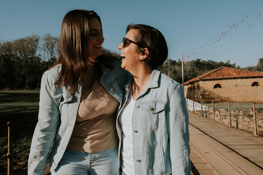 Ensaio Pré-wedding no campo de Talita e Camila na Fazenda Ipanema em Iperó - SP, por Anderson Crepaldi Fotografia