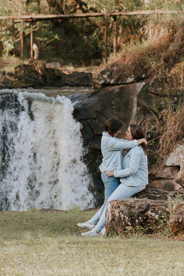 Ensaio Pré-wedding no campo de Talita e Camila na Fazenda Ipanema em Iperó - SP, por Anderson Crepaldi Fotografia