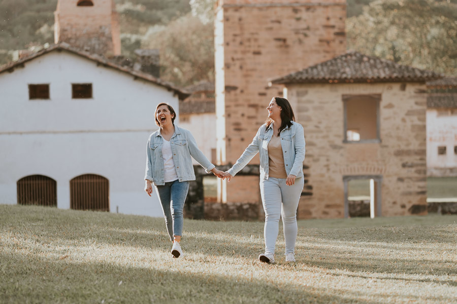 Ensaio Pré-wedding no campo de Talita e Camila na Fazenda Ipanema em Iperó - SP, por Anderson Crepaldi Fotografia