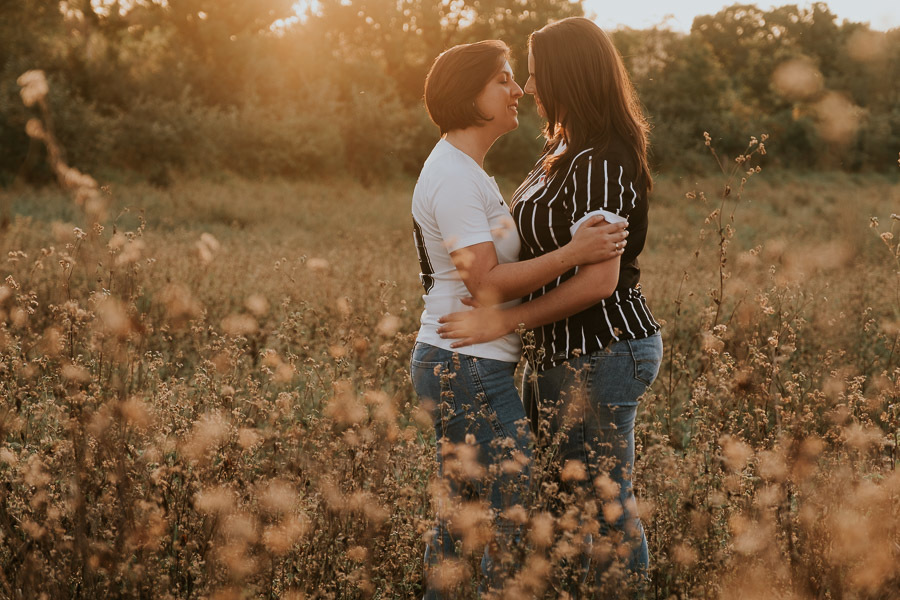 Ensaio Pré-wedding no campo de Talita e Camila na Fazenda Ipanema em Iperó - SP, por Anderson Crepaldi Fotografia