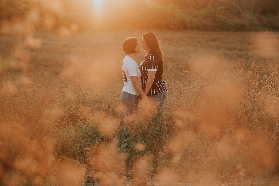 Ensaio Pré-wedding no campo de Talita e Camila na Fazenda Ipanema em Iperó - SP, por Anderson Crepaldi Fotografia