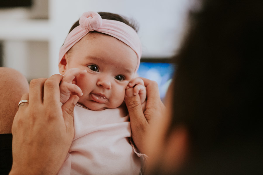 Acompanhamento fotográfico lifestyle de Serena 3 meses em casa por Anderson Crepaldi Fotografia