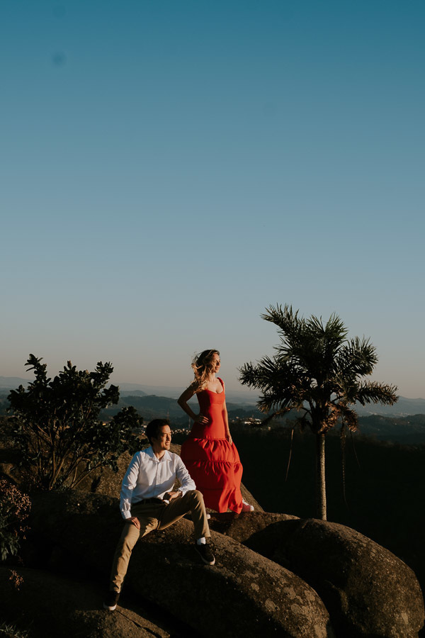 Ensaio Pré-wedding de Priscila e William no Pico do Olho D'água em Mairiporã por Anderson Crepaldi Fotografia