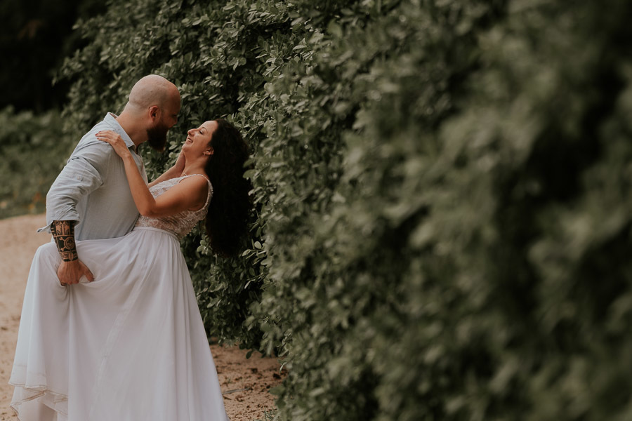 Ensaio pré wedding de Thays e Felipe na Praia de São Pedro no Guarujá por Anderson Crepaldi Fotografia