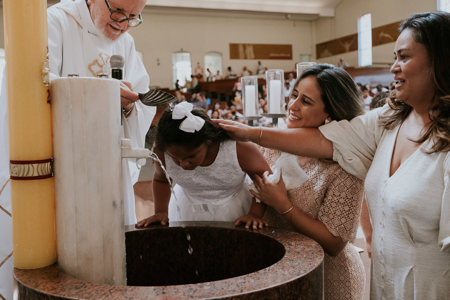 Batizado das irmãs Maria Luiza e Manuela no Santuário Diocesano Santa Terezinha no Taboão da Serra por Anderson Crepaldi Fotografia