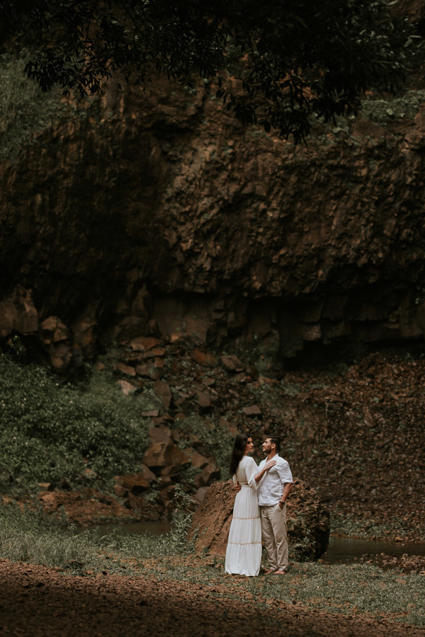 Ensaio Pré- Wedding de Natalia e Nasrullah na Cachoeira do Saltão em Itirapina por Anderson Crepaldi Fotografia