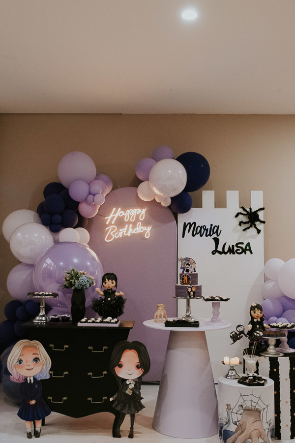 Festa de aniversário infantil da Maria Luiza com tema Wandinha em São Paulo por Anderson Crepaldi Fotografia