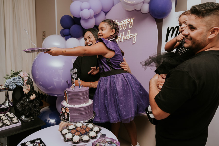 Festa de aniversário infantil da Maria Luiza com tema Wandinha em São Paulo por Anderson Crepaldi Fotografia