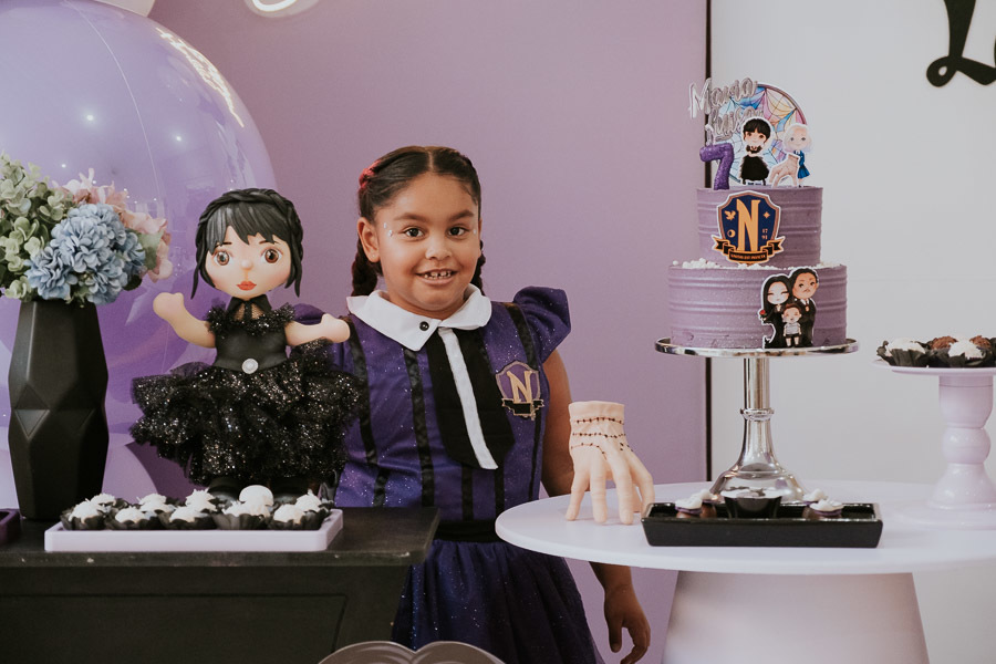 Festa de aniversário infantil da Maria Luiza com tema Wandinha em São Paulo por Anderson Crepaldi Fotografia
