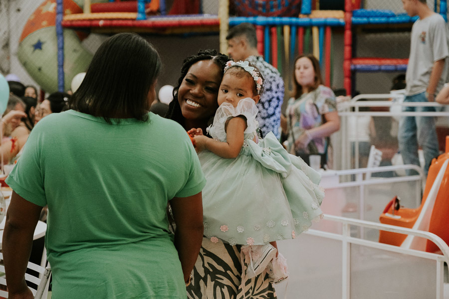 Festa de aniversário infantil com tema Jardim encantado no Buffet Classe A por Anderson Crepaldi Crepaldi Fotografia